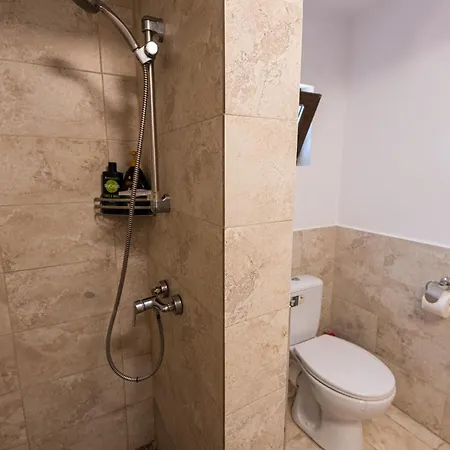 Hotel apartamentowy Ivavev Is Us Bythesea Eforiesud