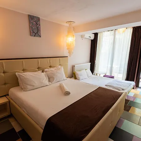 Hotel apartamentowy Ivavev Is Us Bythesea Eforiesud