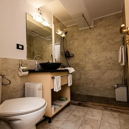 Hotel apartamentowy Ivavev Is Us Bythesea Eforiesud