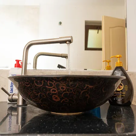 Hotel apartamentowy Ivavev Is Us Bythesea Eforiesud