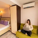 Ivavev Isus 公寓式酒店 南埃福列