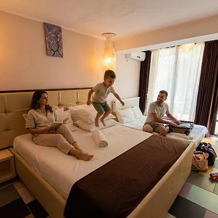 Ivavev Is'us Aparthotel