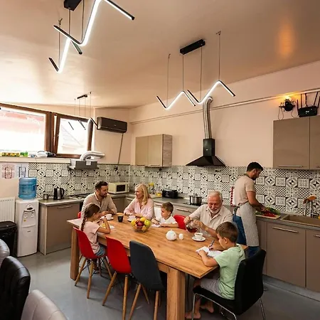 Ivavev Is'us Aparthotel