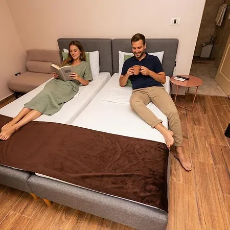 Aparthotel iVΛVƏV IS US